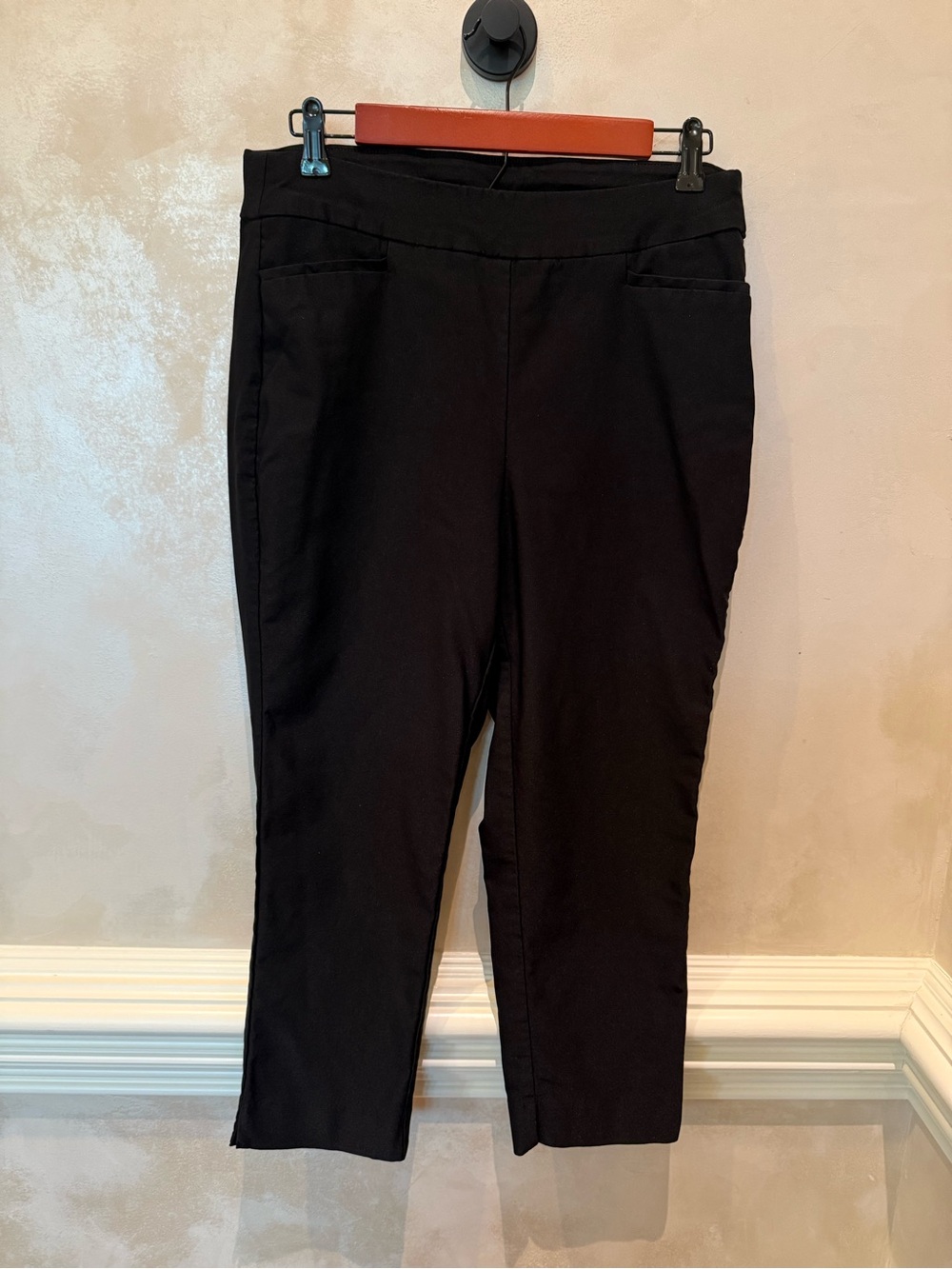 Chico's Black Cropped Ankle Pants